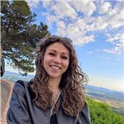 Cerchi un insegnante che sappia insegnarti la grammatica inglese, ma anche ogni sua eccezione parlata? Hai trovato la persona giusta.